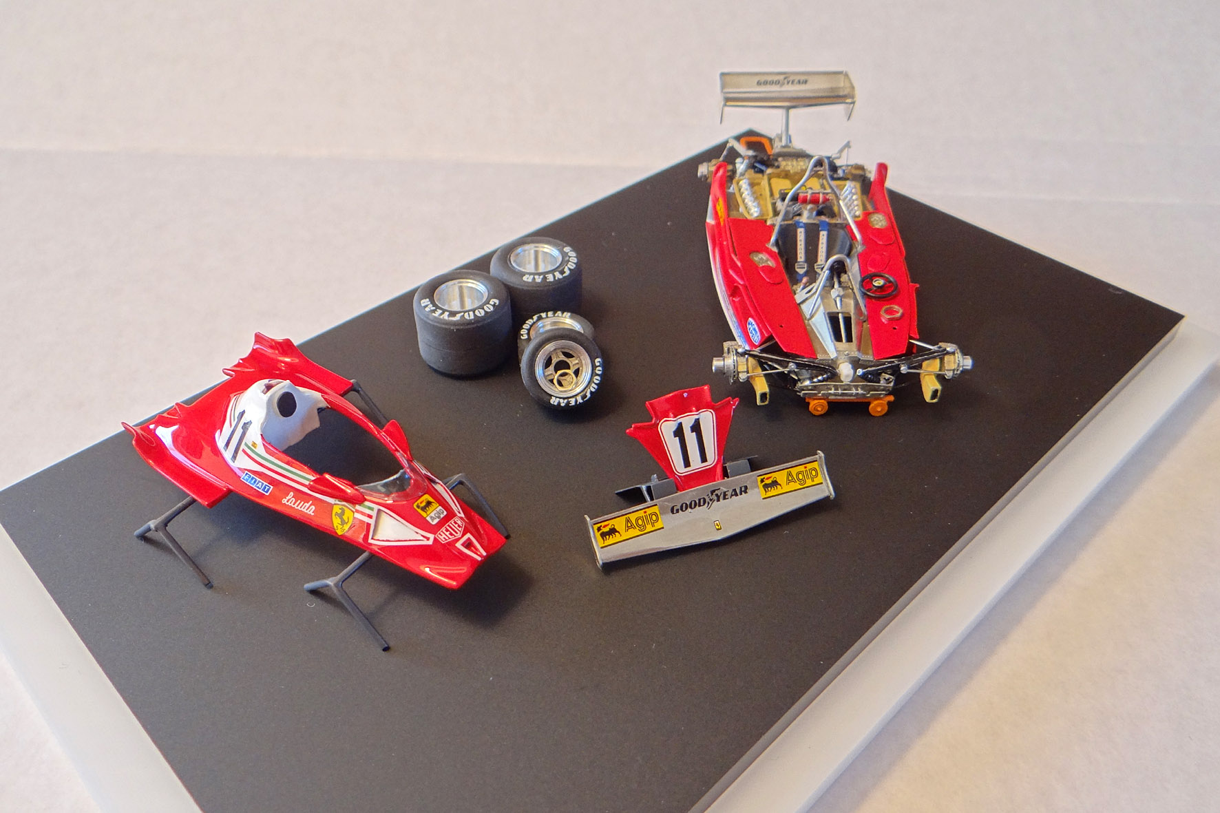 Modellino Ferrari 312 T2 GP Germania 1977 Di Niki Lauda, Campione Del Mondo, Tameo TMKWCT77 Scala 1/43